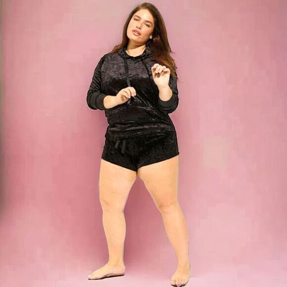 TORRID CRUSHED VELOUR Pullover With Matching Shorts Set. - Picture 1 of 16